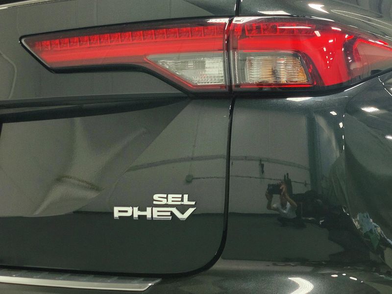 Used 2023 Mitsubishi Outlander PHEV SEL AWD 40th Anniv w/Sunroof/NavImage 4