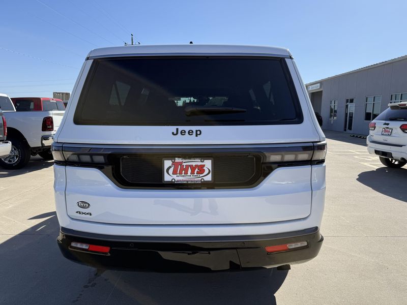 2027 Jeep Grand Wagoneer Long Wheelbase 4x4Image 39
