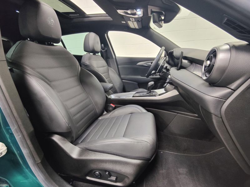 2024 Alfa Romeo Tonale Veloce Premium eAWD w/Sunroof/ActivImage 6