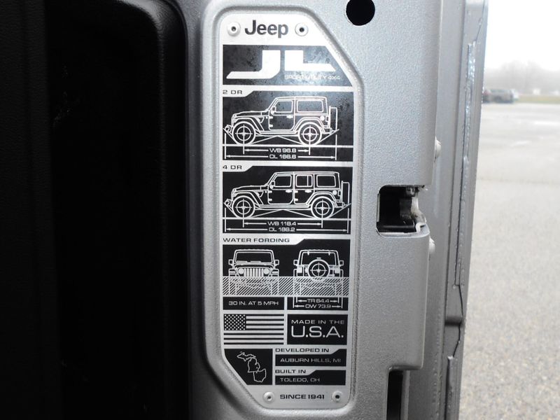 2018 Jeep Wrangler Unlimited SaharaImage 35