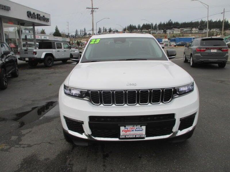 2023 Jeep Grand Cherokee L Limited 4x4Image 3