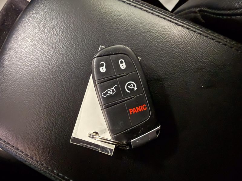 Used 2021 Jeep Grand Cherokee Laredo XImage 21