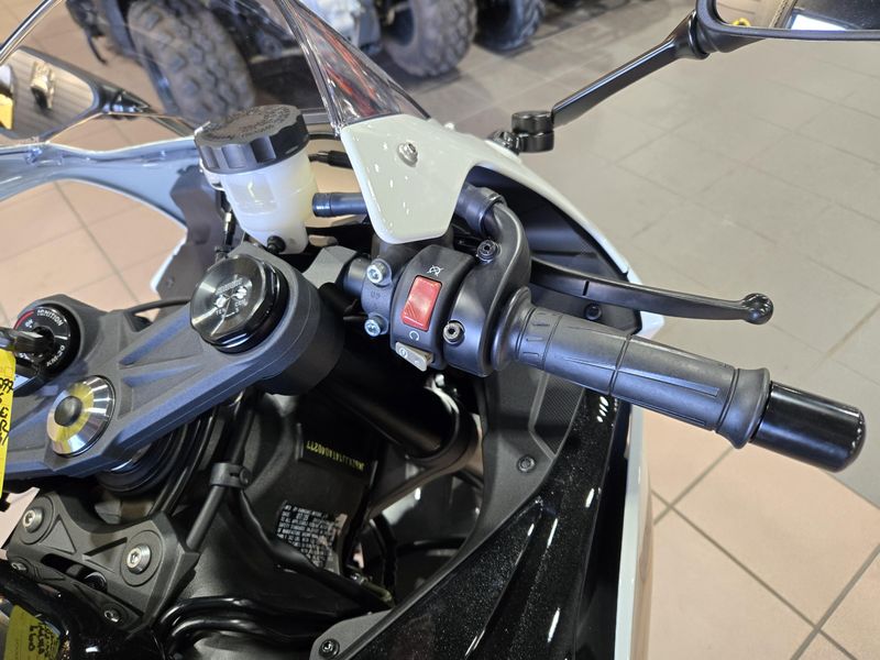 NEW 2026 KAWASAKI NINJA ZX6R ABS Image 16