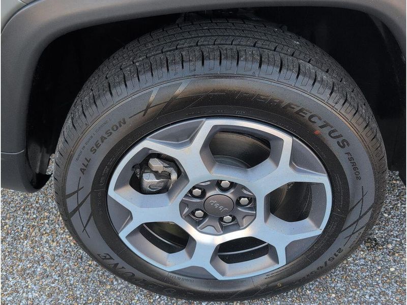 Used 2022 Jeep Compass TrailhawkImage 9