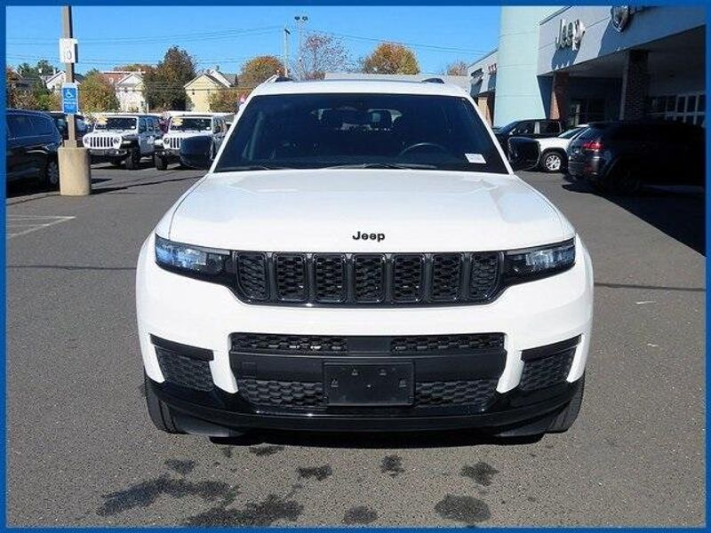 2021 Jeep Grand Cherokee L LaredoImage 3