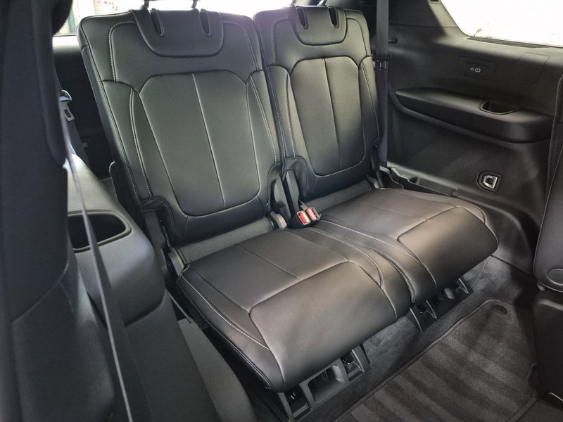 New 2025 Jeep Grand Cherokee L Limited 4x4Image 10