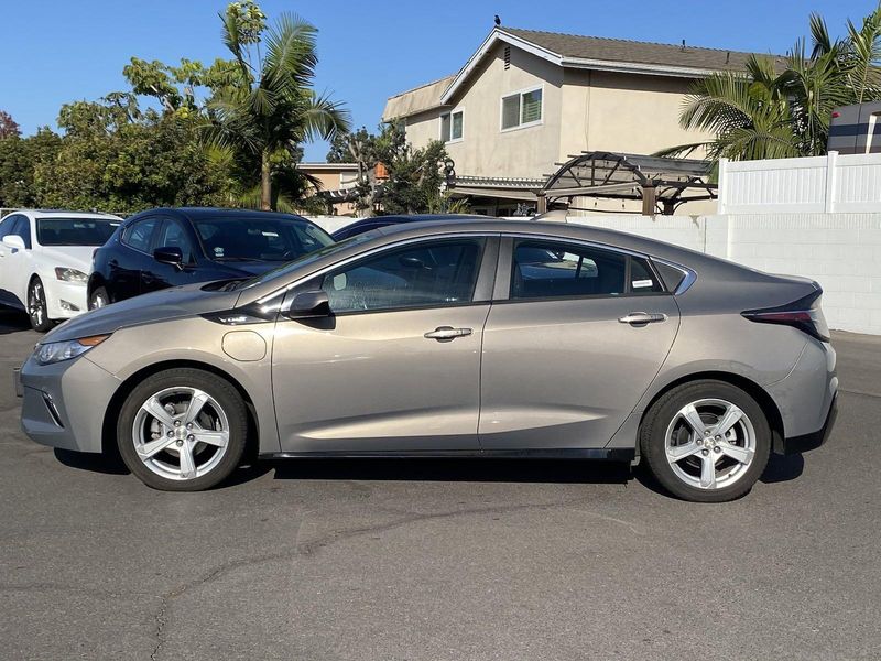 2017 Chevrolet Volt LTImage 2