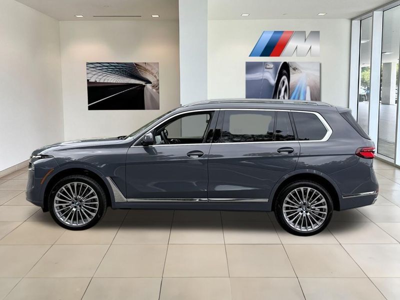2025 BMW X7 xDrive40iImage 9