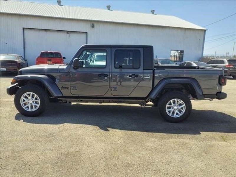 2023 Jeep Gladiator Sport in a Granite Crystal Metallic Clear Coat exterior color and Blackinterior. Perris Valley Auto Center 951-657-6100 perrisvalleyautocenter.com 