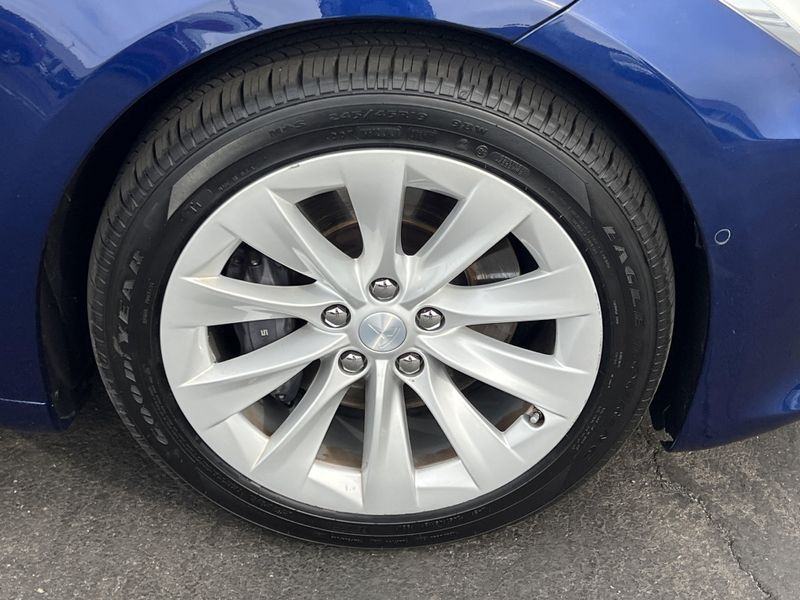 Used 2018 Tesla Model S 75DImage 29