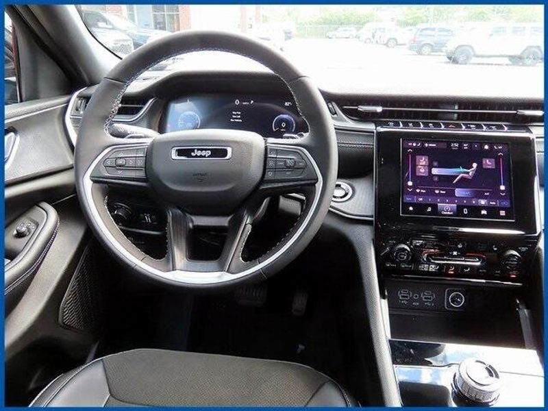 New 2025 Jeep Grand Cherokee Image 11