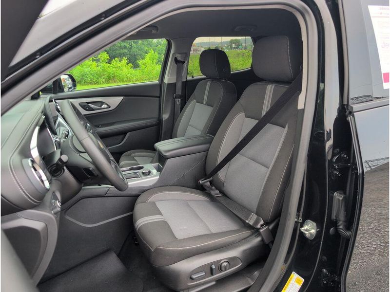 Used 2025 Chevrolet Blazer LTImage 10
