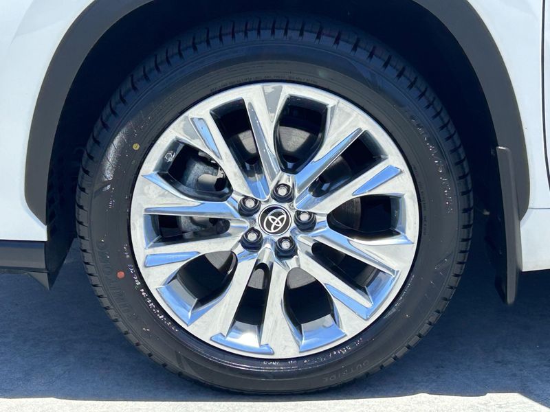 Used 2021 Toyota Highlander LimitedImage 8