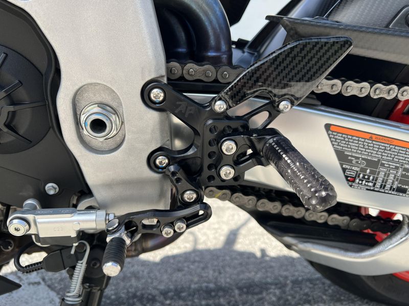 2024 Aprilia Tuono V4 Factory 1100 