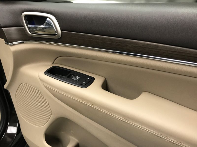 Used 2017 Jeep Grand Cherokee OverlandImage 25