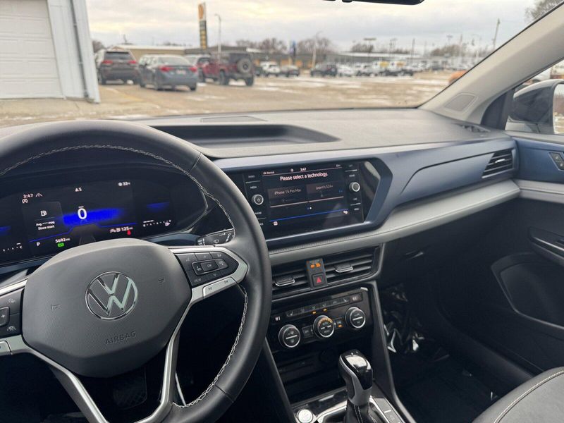 2024 Volkswagen Taos SEImage 24