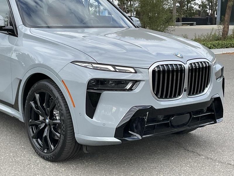 2025 BMW X7 xDrive40iImage 11