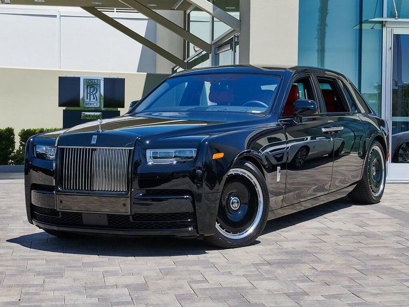 2024 Rolls-Royce Phantom Image 1