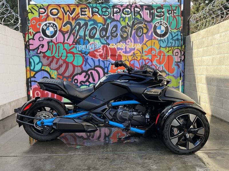 2023 Can-Am SPYDER F3-S in a MONOLITH BLACK SATIN exterior color. Can-Am Modesto (209) 524-2955 canammodesto.com 