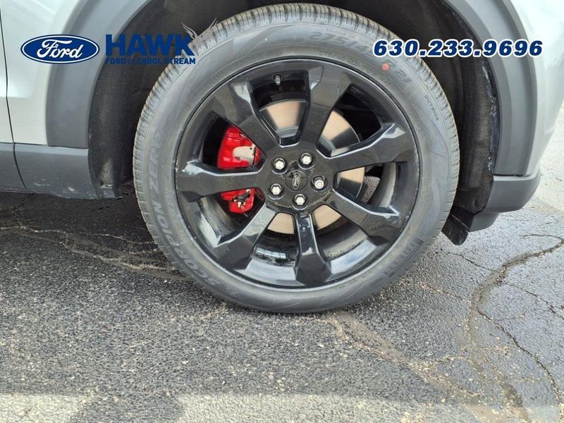 2022 Ford Explorer ST photo 9