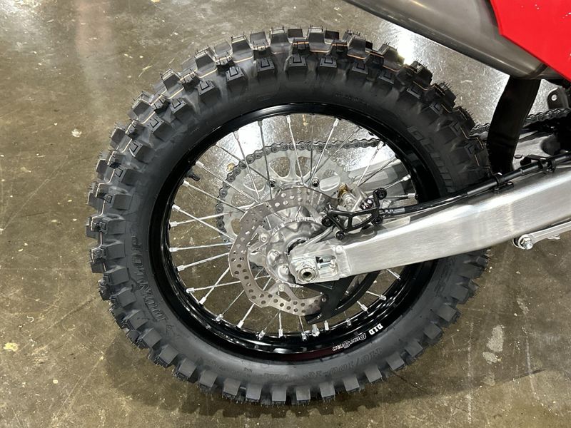2025 Honda CRF450X  in a RED exterior color. Del Amo Motorsports of Redondo Beach (424) 390-7811 delamomotorsports.com 
