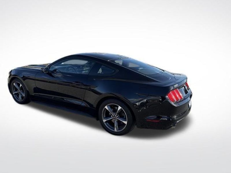 2016 Ford Mustang V6 photo 3
