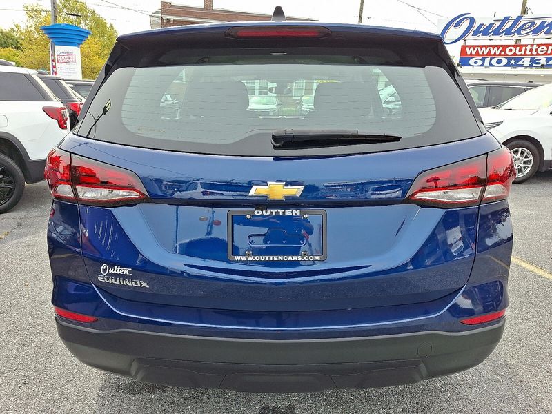 2022 Chevrolet Equinox LS photo 3