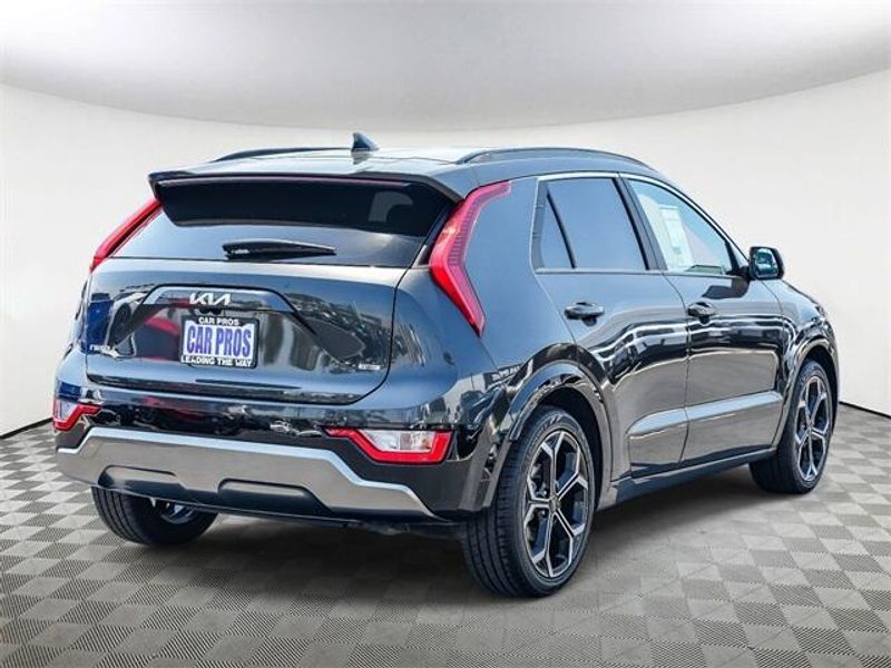 Used 2024 Kia Niro EX TouringImage 8