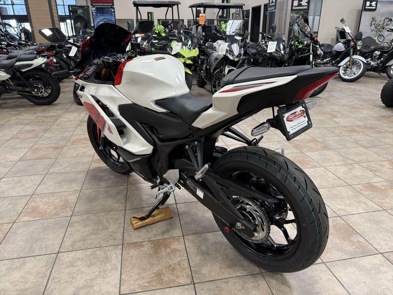 New 2026 Yamaha YZF-R3 ABS CA 70TH ANNIVERSARY EDITION Image 15