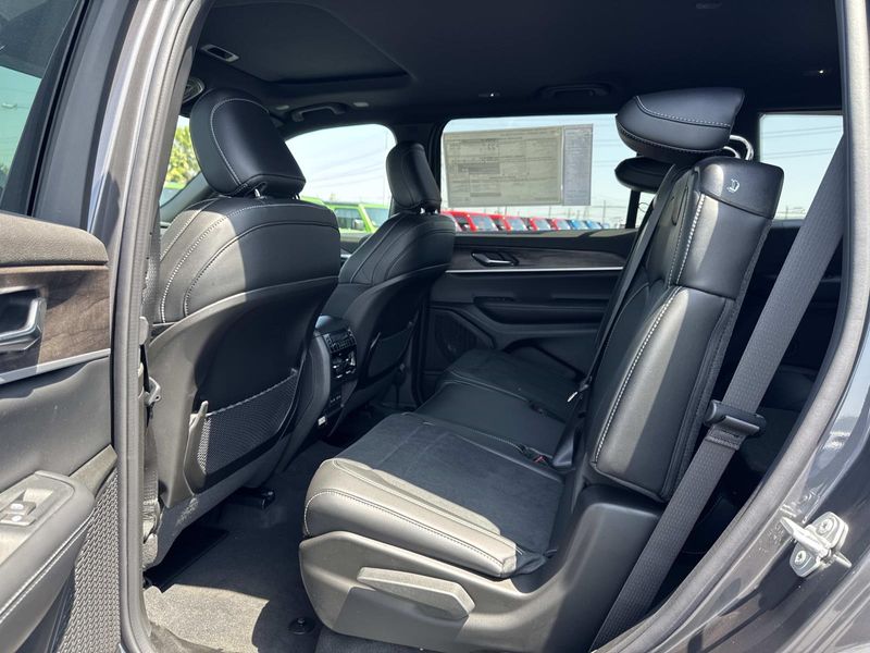 New 2026 Jeep Grand Cherokee L Laredo Altitude 4x2
