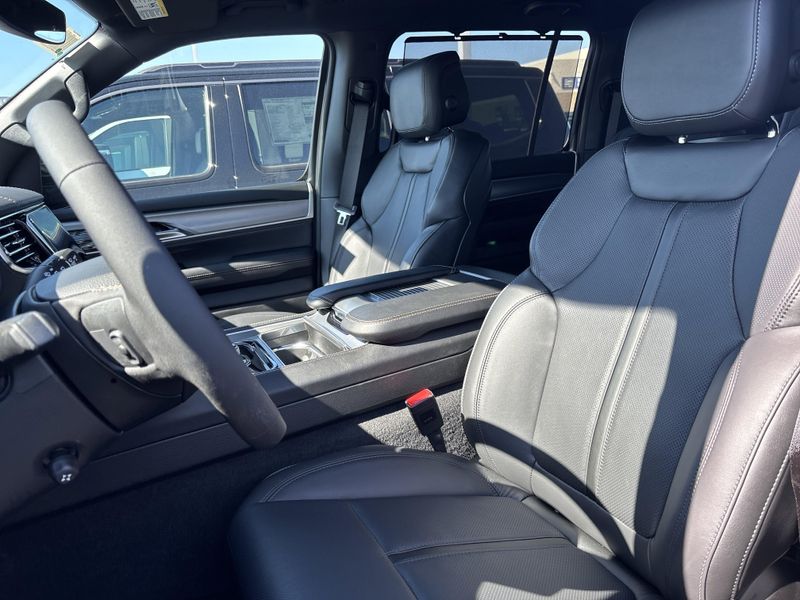 2026 Jeep Grand Wagoneer Limited Reserve 4x4Image 34