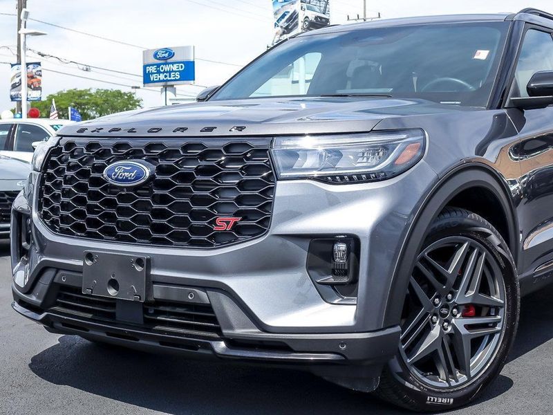 2025 Ford Explorer ST photo 2