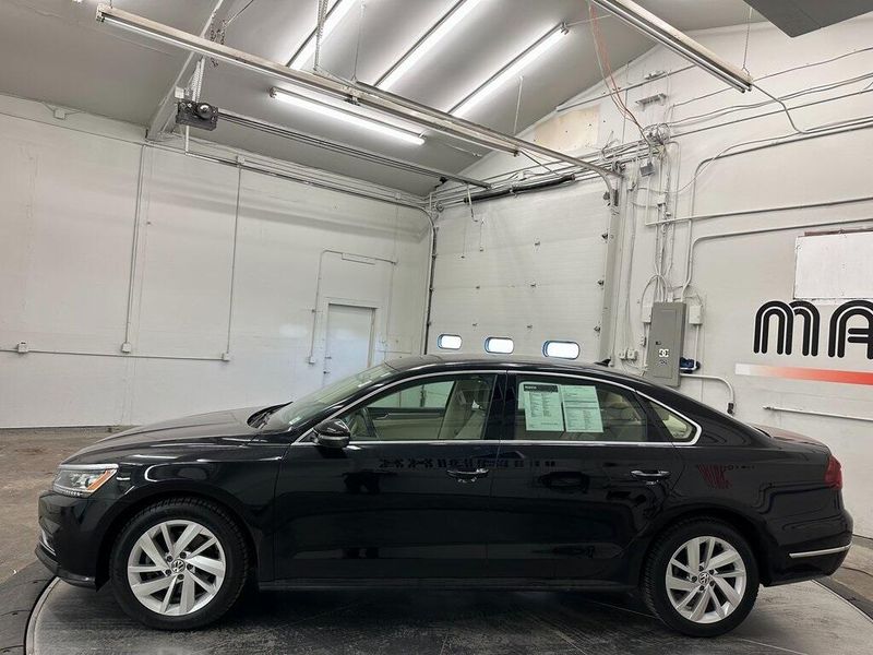 2018 Volkswagen Passat 2.0T SEImage 12