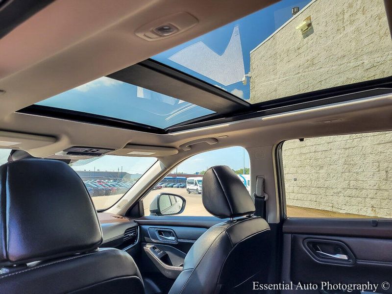 2023 Nissan Rogue SL photo 11