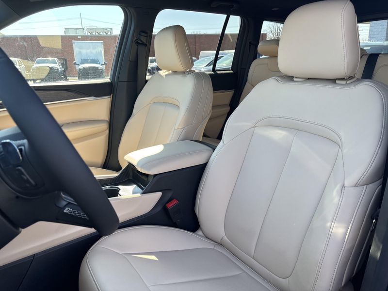 New 2026 Jeep Grand Cherokee Limited 4x4Image 27