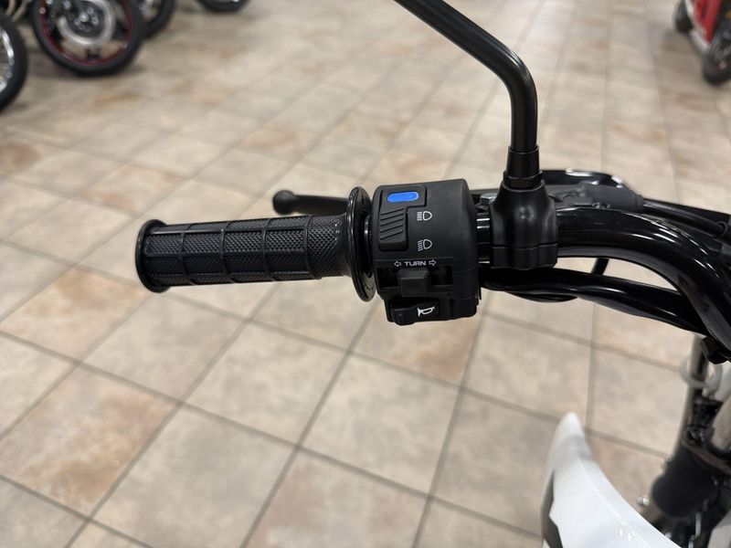 New 2025 Honda XR150L Image 22