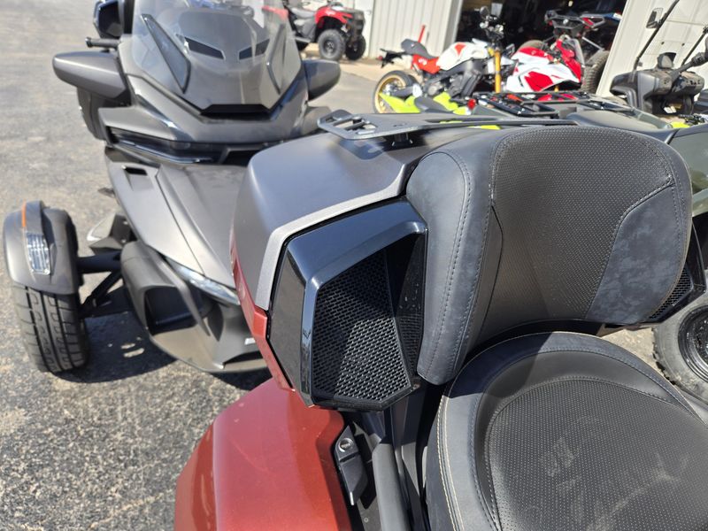 NEW 2026 CAN-AM SPYDER F3 LIMITED SPECIAL SERIES Image 12