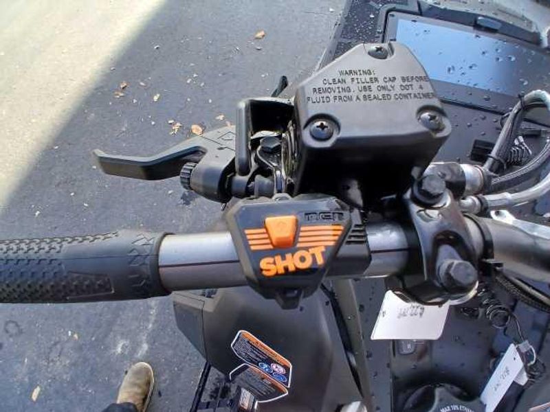 New 2025 LYNX SM SHD DS 8TR S BK 154 3P HUB 25 