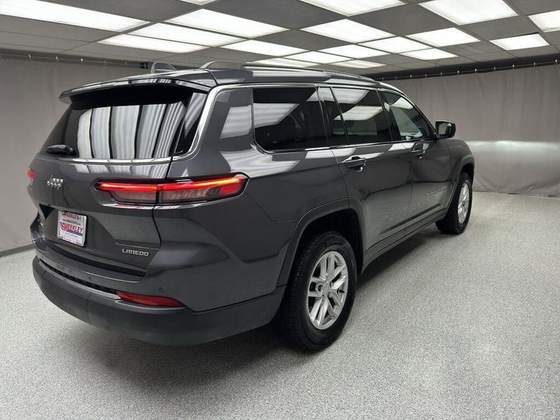 Used 2022 Jeep Grand Cherokee L LaredoImage 12