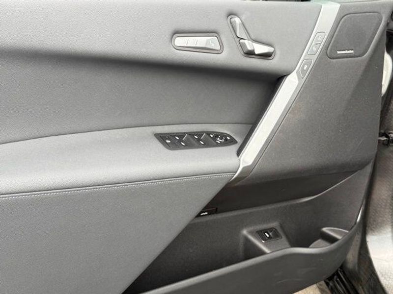 Used 2026 BMW iX xDrive60Image 18