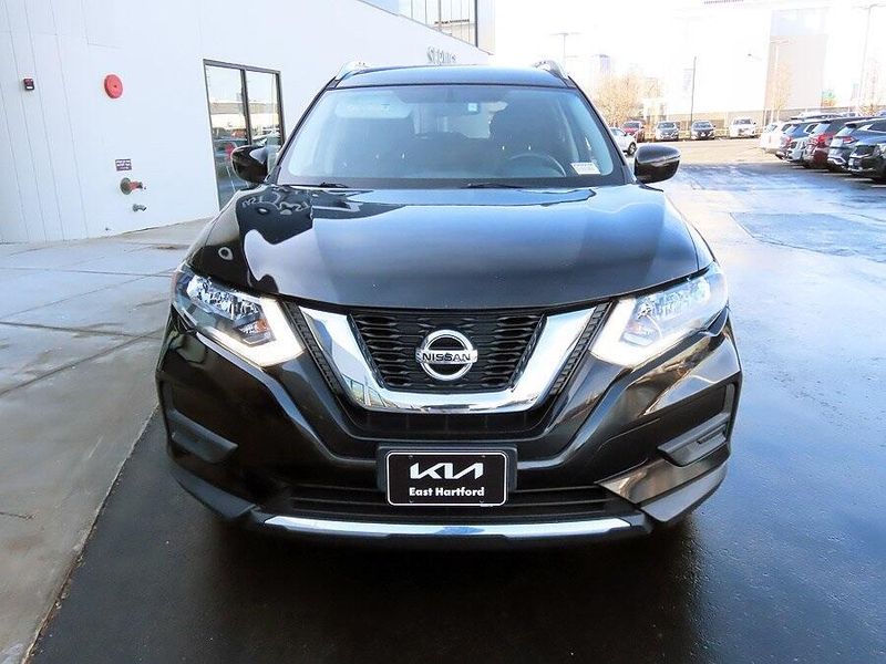 2017 Nissan Rogue SVImage 2