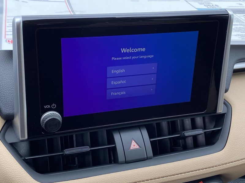 2025 Toyota RAV4 XLEImage 15