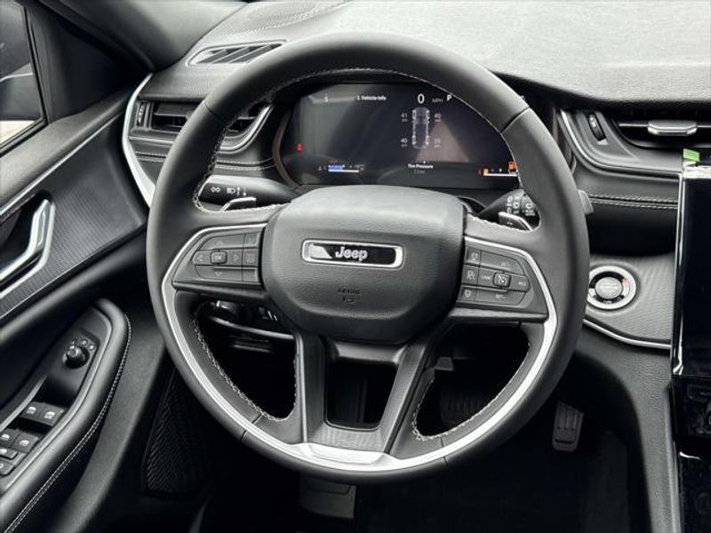 New 2026 Jeep Grand Cherokee Laredo 4x2