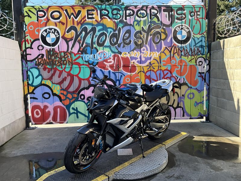 New 2026 BMW M 1000 R Image 2