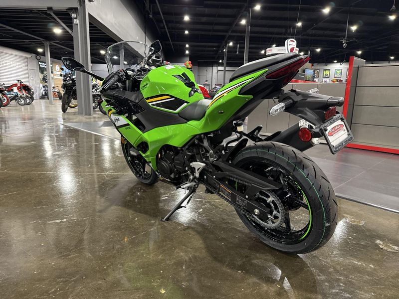 2025 Kawasaki NINJA 500 KRT EDITION SE ABS  in a LIME GREEN/EBONY/PEARL BLIZZARD WHITE exterior color. Del Amo Motorsports of Redondo Beach (424) 390-7811 delamomotorsports.com 