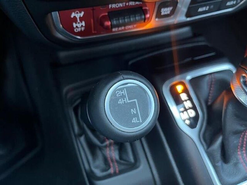 Used 2018 Jeep Wrangler Unlimited RubiconImage 9