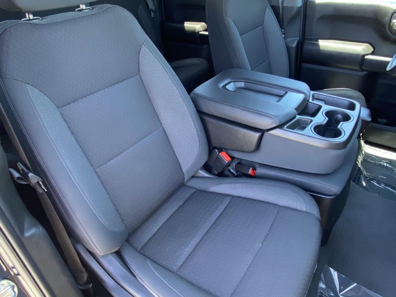 Used 2022 Chevrolet Silverado 1500 CustomImage 11