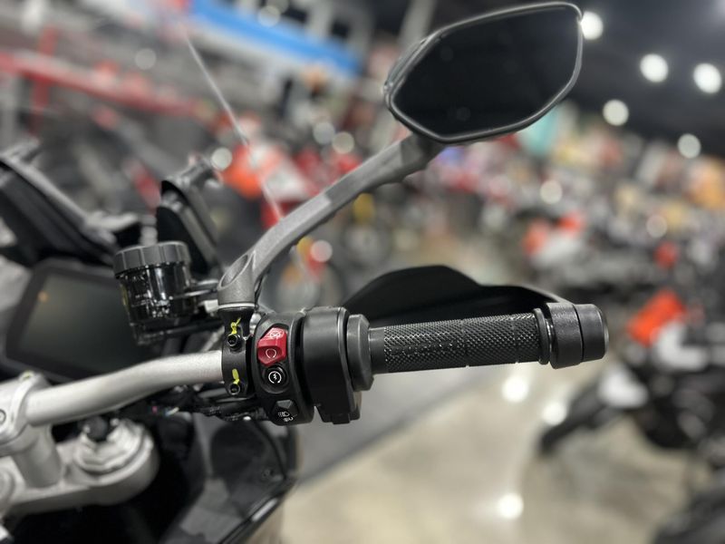New 2025 Ducati MULTISTRADA V4 RALLY TRAVEL & RADAR SPOKED WHEELS Image 8