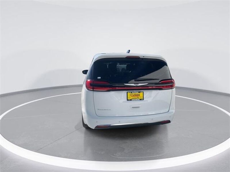 2025 Chrysler Pacifica SelectImage 7