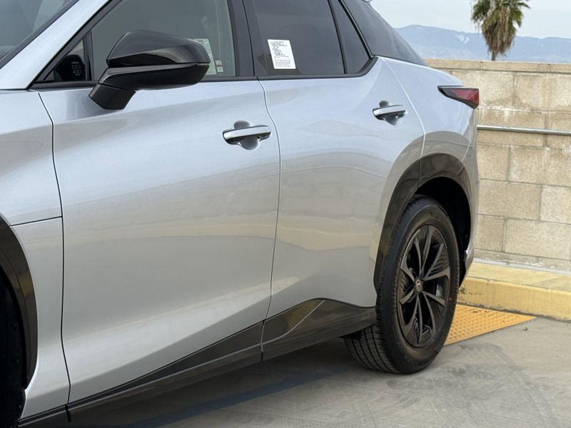 New 2026 Lexus RZ 350eImage 8